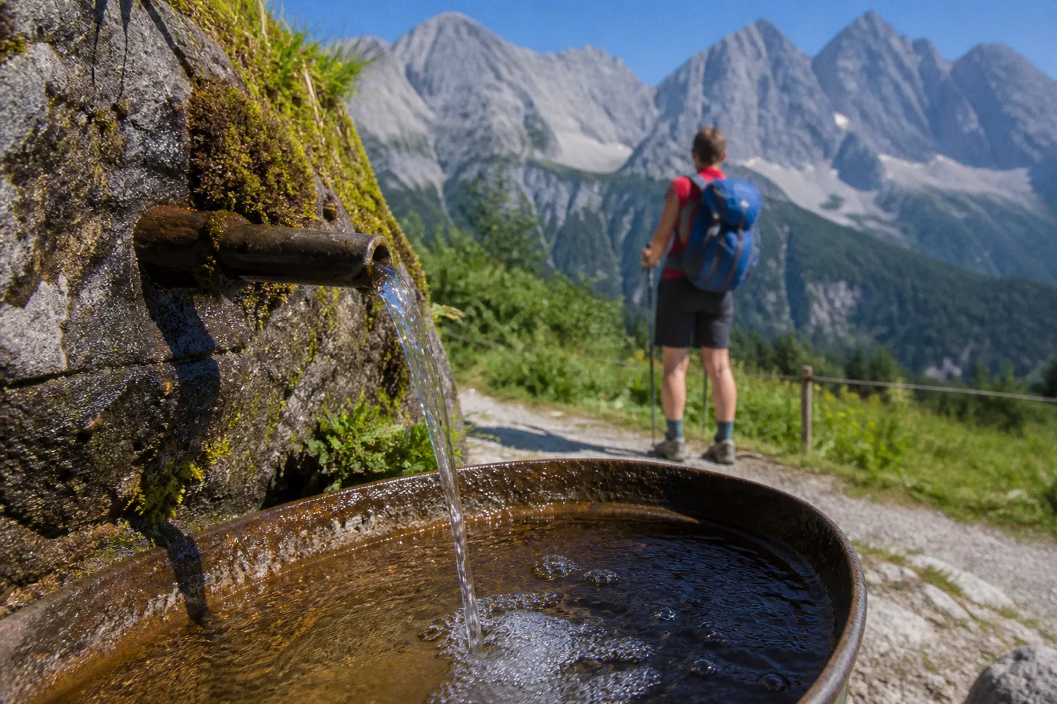 Trinkwasser auf Kalkalpen-Touren: Wege zu sicheren Quellen